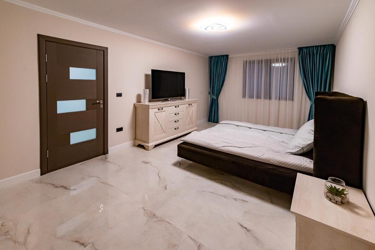 Moky Rezident 2 Apartman Arad Kültér fotó