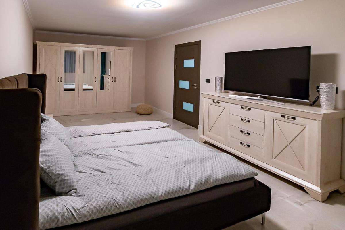Moky Rezident 2 Apartman Arad Kültér fotó